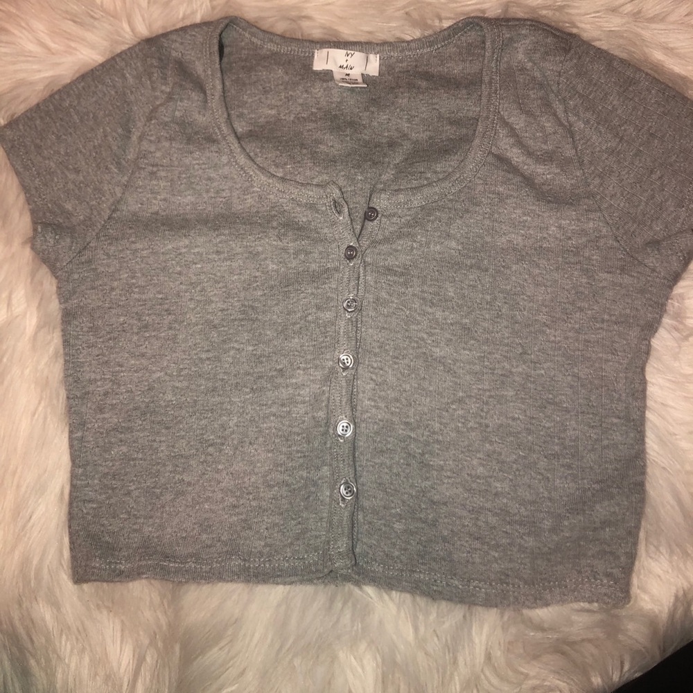 Gray ivy & main cropped shirt size medium